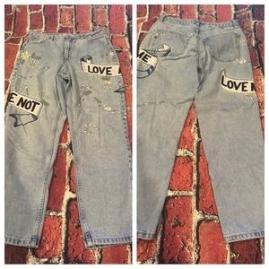 Topshop Moto MOM jeans size 30
Inseam 25”
Graphic Embroidery “Love Me Not”